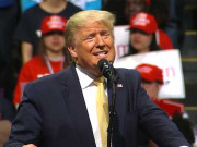 صدر ٹرمپ کی زبان پر پاکستان کا نام