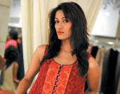 ماڈل واداکارہ متیرا بھی بالی ووڈ فلم حاصل کرنے میں کامیاب