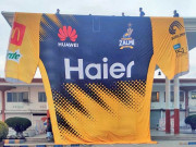 پشاور زلمی کے فین پارک میں سب سے بڑی شرٹ کی رونمائی ہو گئی