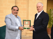 گریگ چیپل کی گورنر سندھ سے ملاقات پاکستان میں کرکٹ کی واپسی پر تبادلہ خیال