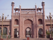 پشاور کی تاریخی سنہری مسجد خواتین کے لئے کھول دی گئی