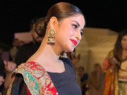 سجل علی کا یہ دیدہ زیب دوپٹہ اور خوبصورت بالیاں کس کی تھیں