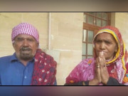 نافرمان وکیل بیٹے نے عدالت میں والدین کے پاؤں پکڑ کر معافی مانگ لی