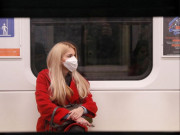 شوہر نے کورونا وائرس کے خوف میں بیوی کو باتھ روم میں بند کر دیا