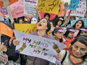 ’’جاؤ نہیں بیٹھوں گی ویسے جیسے تم چاہتے ہو ۔۔۔‘‘