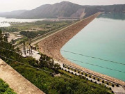 ہری پور: تربیلا ڈیم میں مسافروں سے بھری کشتی دلدل میں پھنس گئی