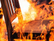 زائرین کے جاتے ہی مسجد کی صفیں ہوٹل کی کرسیاں جلا دی گئیں