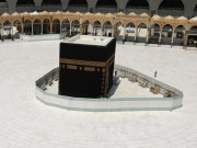 خانہ کعبہ اور مسجد نبویؐ میں بھی نماز پنجگانہ اور جمعہ کے اجتماع پر پابندی