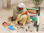 لاک ڈاؤن سے موچی بھی متاثر آمدنی 90 فیصد کم ہوگئی