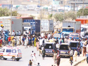 امدادی راشن نہ ملنے پر لیاری کے مکین سڑکوں پر نکل آئے