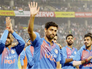 دھونی کو گالیاں دینے کے 15 سال بعد نہرا نے معافی مانگ لی