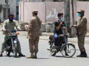 کراچی میں ہر شہری کے لیے فیس ماسک پہننا لازمی قرار