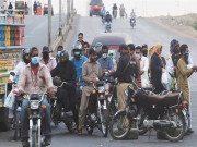 کراچی لاک ڈاؤن کو شہریوں نے مذاق بنالیا