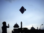 لاہور پولیس کا پتنگ بازوں کو پکڑنے کے لیے ڈرون کا کامیابی کے ساتھ استعمال