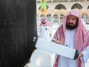 امام کعبہ عبدالرحمن السدیس مسجد الحرام میں جراثیم کش اسپرے ٹیم میں شامل
