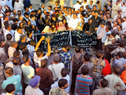 ایکسپریس میڈیا گروپ کے دفاتر پر حملہملک بھر میں صحافیوں کے مظاہرے دھرنے و احتجاجی ریلیاں