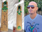 ہرشل گبز اپنا تاریخی بیٹ متاثرین کورونا کی امداد کیلیے نیلام کریں گے