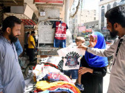 مہنگائی کا توڑ بچے بچیوں کیلیے لنڈے کے سستے ملبوسات متعارف