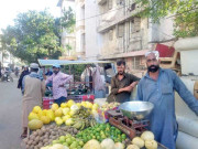 لاک ڈاؤن سے عارضی بیروزگاری کے شکار افراد نے ٹھیلے لگا لیے