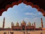 پنجاب میں سیاحت کے فروغ کیلیے تاریخی مساجد اور مزارات کی آرائش و تزئین کا فیصلہ