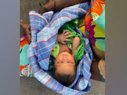 بھارت  لاک ڈاؤن میں پیدل سفر کرنے پر مجبور خاتون نے راستے میں بچے کو جنم دیدیا