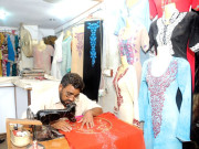 عید کی روایتی گہما گہمی متاثر درزیوں کے کام میں 70 فیصد کمی