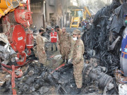 طیارہ  حادثہ 2 مکان مکمل تباہ اور 17 جزوی طور پر متاثر ہوئے حکومت سندھ