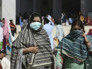 کراچی کے سرکاری اور نجی اسپتالوں کے کورونا وارڈ مریضوں سے بھر گئے