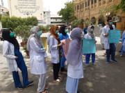 کراچی میں ینگ ڈاکٹرز اپنے تحفظ کے لئے سراپا احتجاج