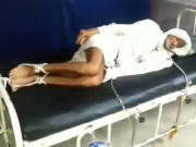 بھارت  بل ادا نہ کرنے پر 80 سالہ مریض کو بستر سے باندھ دیا گیا