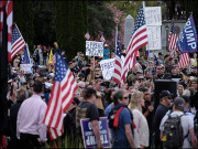 امریکا کی سڑکوں پر جمہوریت کا جنازہ