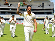 جونسن نے انگلش ٹیم کے بخیے ادھیڑدیے 7 وکٹیں لے اڑے