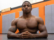 ٹانگوں کے بغیر پیدا ہونے والے زوئن پروفیشنل فری اسٹائل ریسلر بن گئے