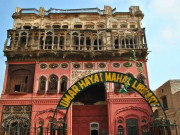 ماں اور بیٹے کا مدفن  چنیوٹ کا عمر حیات محل