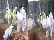 بھارت میں کورونا سے ہلاک لاشوں کو گڑھے میں پھینکا جا رہا ہے