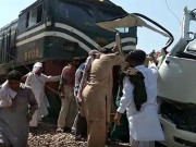 شیخوپورہ میں ٹرین اور مسافر کوسٹر میں تصادم سے سکھ خاندان کے 19 افراد ہلاک