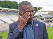 نسلی تعصب کی بات کرتے ہوئے مائیکل ہولڈنگ آبدیدہ ہوگئے