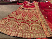 لاکھوں روپے میں تیار ہونے والے عروسی ملبوسات کلو کے بھاؤ بکنے لگے