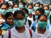 نسل پرست ’وائرس‘ بھی سر گرم