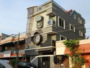 کیمرہ نما گھر کے رہائشی فوٹوگرافر نے بچوں کے نام بھی کیمروں پر رکھ دیئے