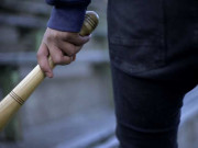 کار سوار کا موٹرسائیکل سوار پر بیس بال کے ڈنڈے سے تشدد