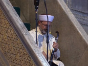جامع آیا صوفیہ میں امام نے تلوار تھام کر خطبہ جمعہ دیا