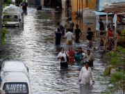 بارش کا پانی اسپتالوں میں داخل ہونے سے مریض اور عملہ پریشان