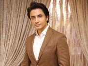 علی ظفر کی جانب سے سازندوں کی مالی مدد 250 خاندانوں میں عیدی تقسیم