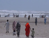 لاک ڈاؤن میں نرمی  کراچی کے عوام نے تفریح گاہوں کا رُخ کرلیا