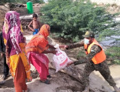 دادومیں پاک بحریہ کی امدادی کارروائیاں سیلاب سے متاثرہ خاندانوں کوراشن کی فراہمی