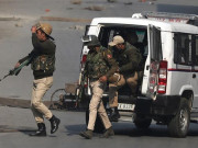 مقبوضہ کشمیر میں مسلح افراد کی فائرنگ سے بھارتی پولیس کے 2 اہلکار ہلاک