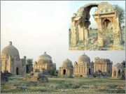 سندھ کا تاریخی قبرستان تباہی کے دہانے پر حالیہ بارشوں سے مقبروں کو شدید نقصان پہنچا