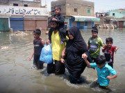 انتظامیہ کی نااہلی نے مون سون بارشوں کو کراچی والوں کیلیے ڈراؤنا خواب بنادیا