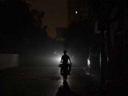 شہر قائد میں 48 گھنٹے سے بجلی غائب شہریوں کو شدید مشکلات